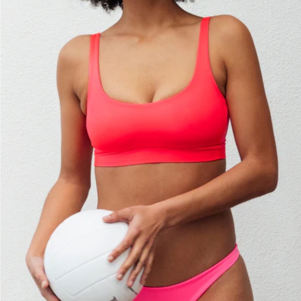 LEFT ON FRIDAY Double Scoop top neon red